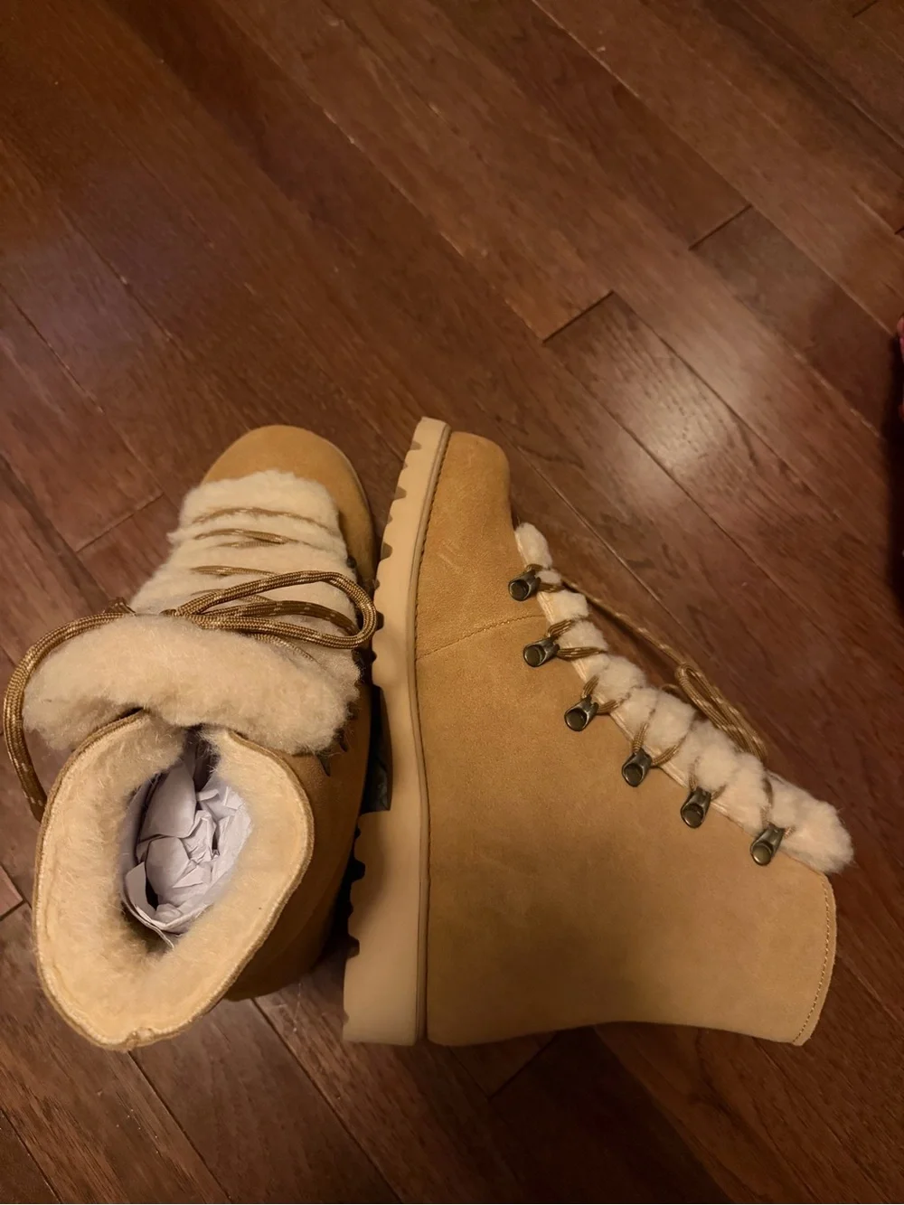Bear paw Women’s Cozy Shearling-Lined Winter Boots in Tan BRAND NEW